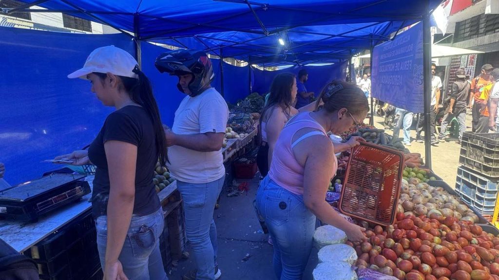 Mercados a cielo abierto ofrecen un ahorro a los habitantes de Guaicaipuro