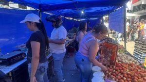 Mercados a cielo abierto ofrecen un ahorro a los habitantes de Guaicaipuro