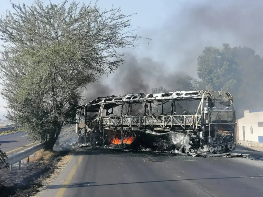 México enfrenta violencia tras ser abatido jefe del cártel de Jalisco