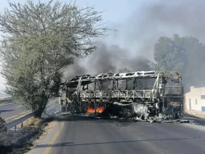 México enfrenta violencia tras ser abatido jefe del cártel de Jalisco