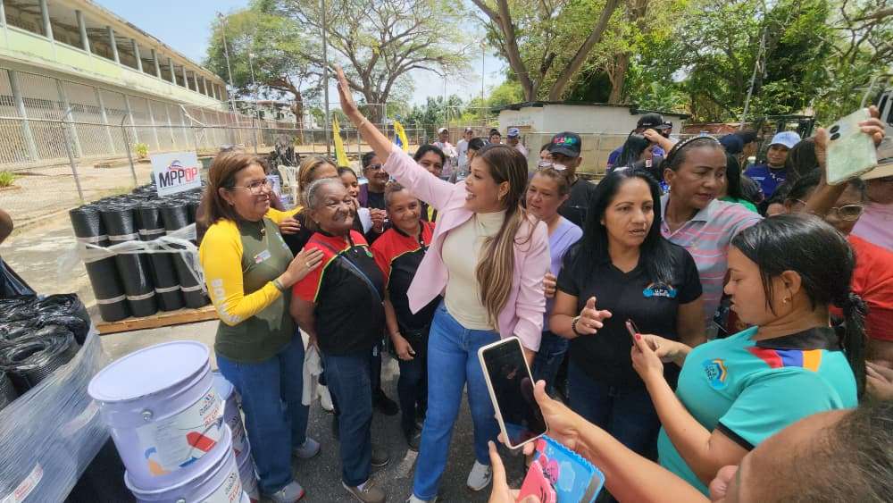 Plan Techo Comunal atiende escuelas en Bolívar