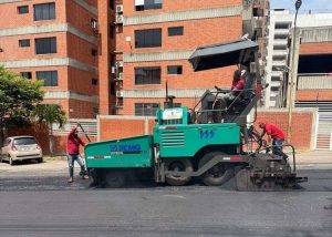 Plan de asfalto llegó a la avenida “Las Pilas” en San Cristóbal