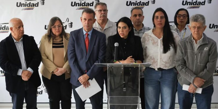 La oposición venezolana recompone sus piezas para ganar peso en la transición