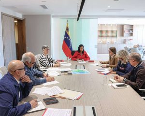 Presidenta (E) Delcy Rodríguez coordina con el sector salud nuevos planes de acción