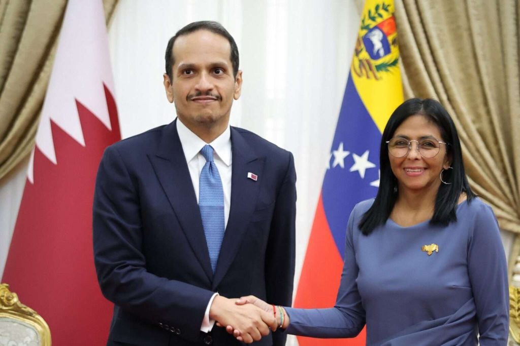 Presidenta encargada recibe al primer ministro de Qatar en Miraflores