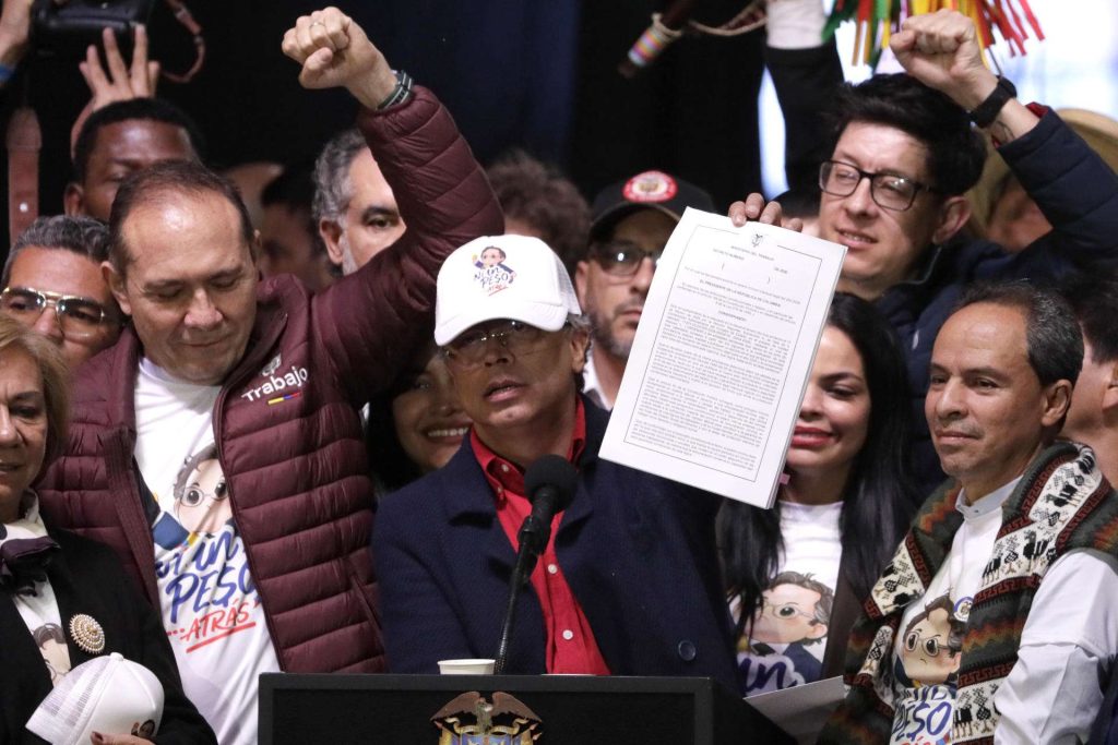 Presidente Petro incrementó en 23,7% el salario mínimo en Colombia