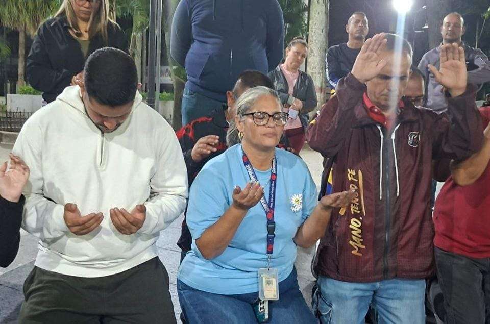 Pueblo realiza vigilias para pedir que liberen a Maduro en las regiones