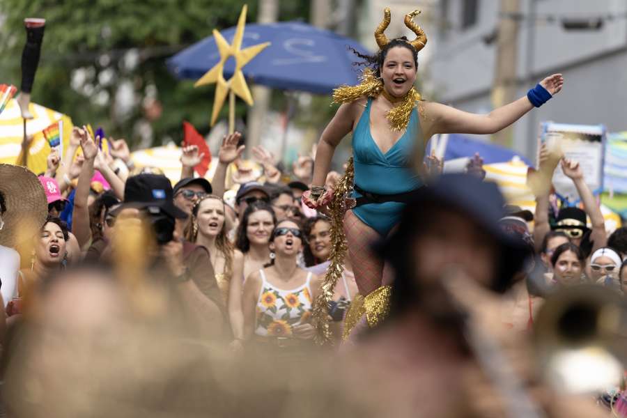 Récord de turistas extranjeros impulsa el cierre del Carnaval de Río de Janeiro