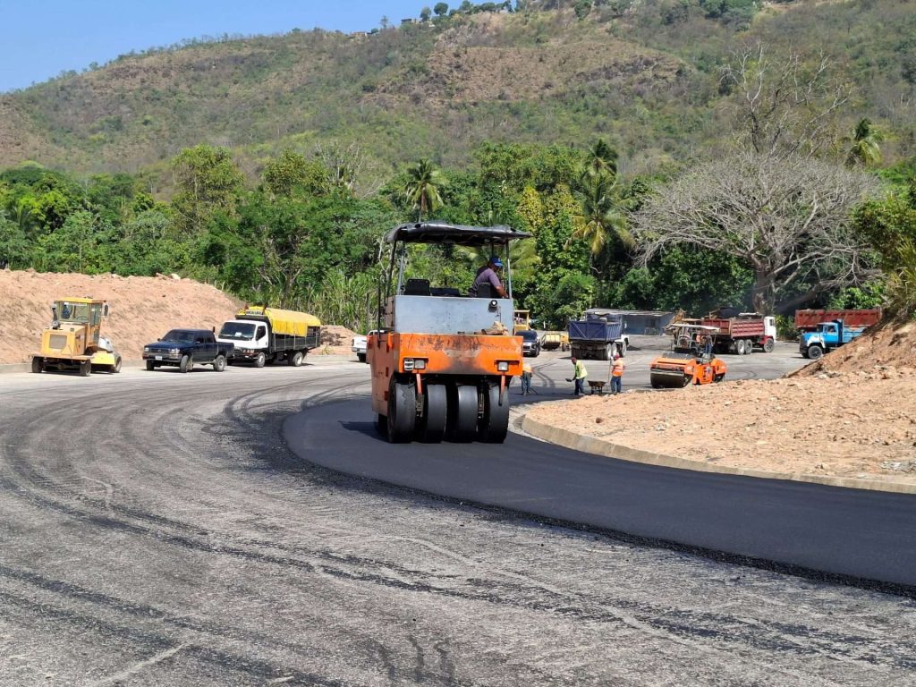 Recuperan carretera nacional en sector Yaguaracual de Sucre