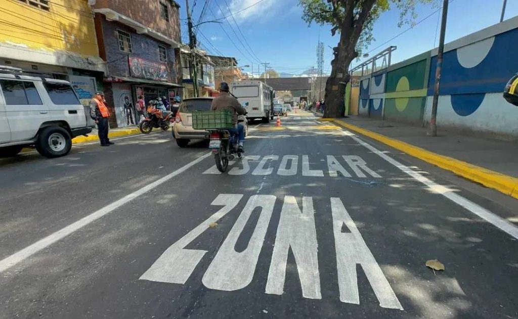 Restauran 9 kilómetros de vialidad del sector Las Mayas en Coche