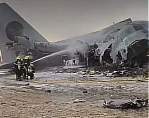 Se estrella avión de la Fuerza Aérea boliviana en La Paz