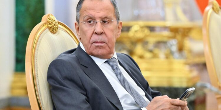 Canciller de Rusia denuncia que compañías rusas están sufriendo presiones para abandonar el mercado de Venezuela