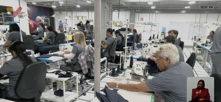 Textilera en el Helicoide genera 500 prendas semanales con materia prima nacional