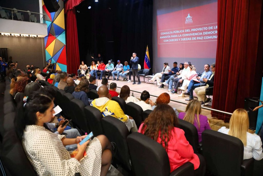 Todos hacen aportes a la Ley de Amnistía