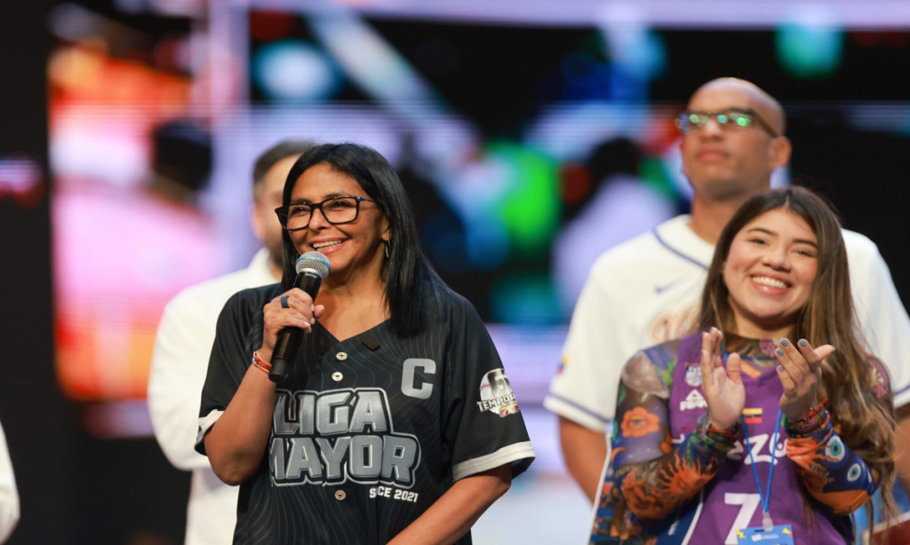 Venezolanos en el exterior cuentan con acceso al sistema de educación a distancia