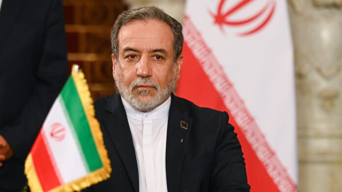 Líder supremo Alí Jameneí está vivo tras ataque de Israel y EEUU, afirma cancillería iraní