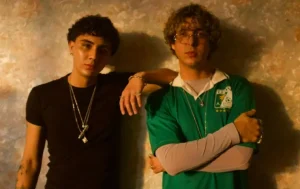 ¡Aquí está! Rawayana x DannyLux presentan el videoclip de "Bienvenidos a la Tierra"