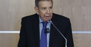 Someten a Edmundo Gonzáleza a una 'pequeña intervención quirúrgica' para 'reparar un hueso roto'