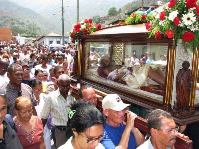 400 años de fe develan al Cristo de la Salud de La Guaira