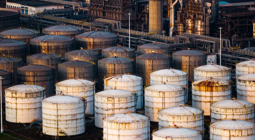 AIE ha acordado liberar 400 millones de barriles de petróleo de sus reservas energéticas