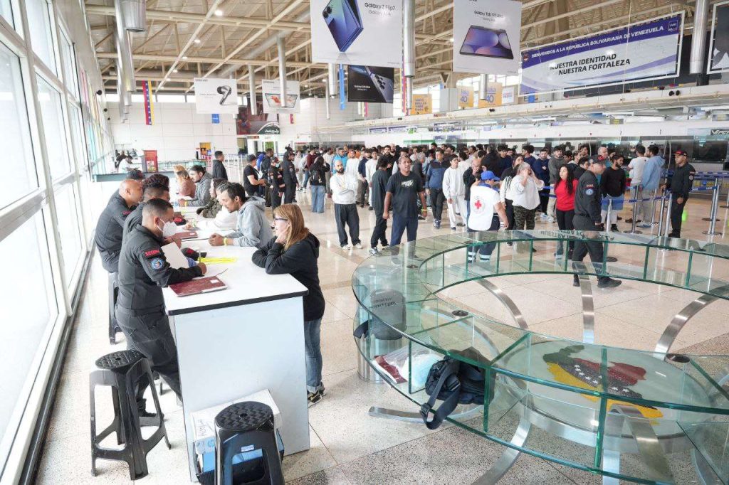 Arriban 123 connacionales desde EEUU