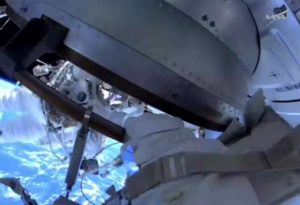 Astronautas completan caminata espacial crítica para potenciar la ISS