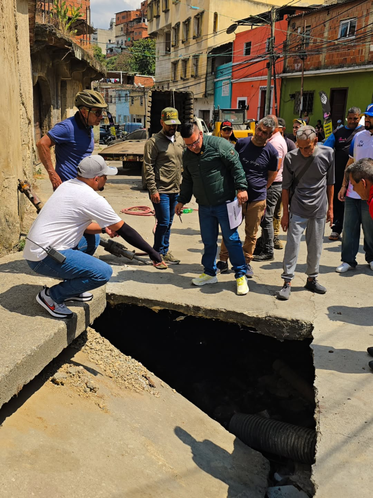 Atienden hundimiento crítico en Cotiza para proteger a más de 4.000 familias