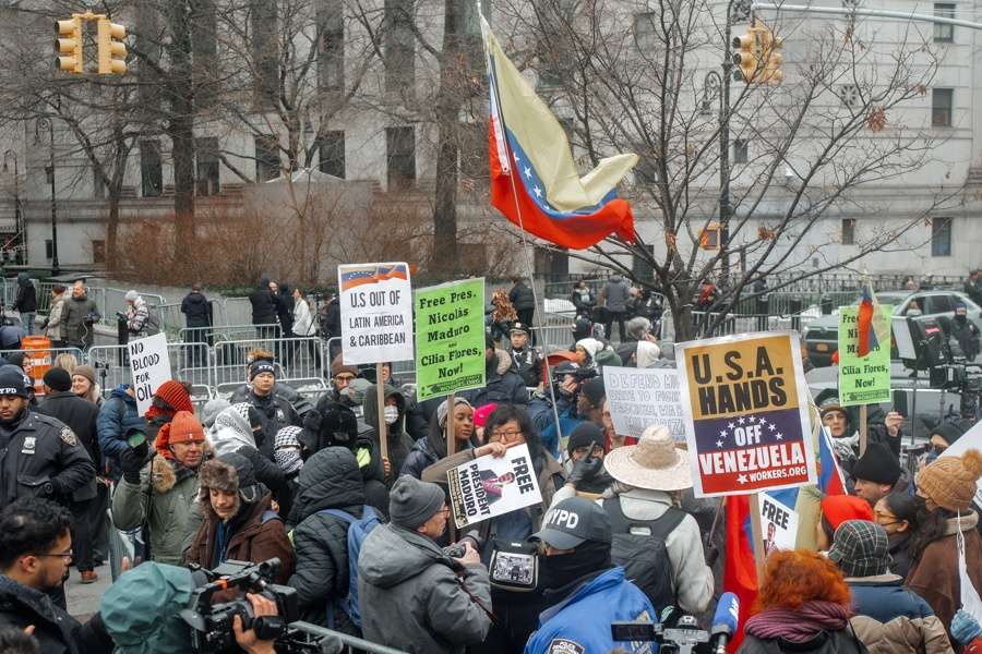 Ayuntamientos españoles contra injerencia de EEUU