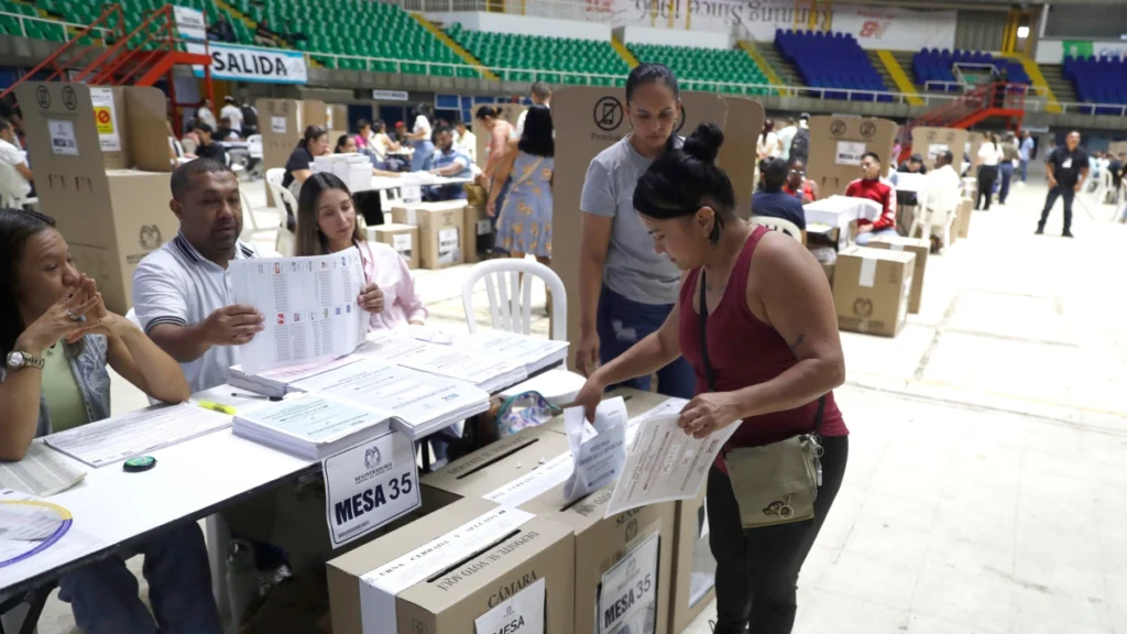 Colombia definió candidaturas que enfrentarán a Cepeda en las presidenciales