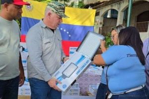 Comuna de Paracotos recibe 100 luminarias para su seguridad
