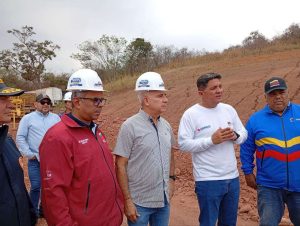 Construyen muros y pilotes para estabilizar vialidad en paso fronterizo