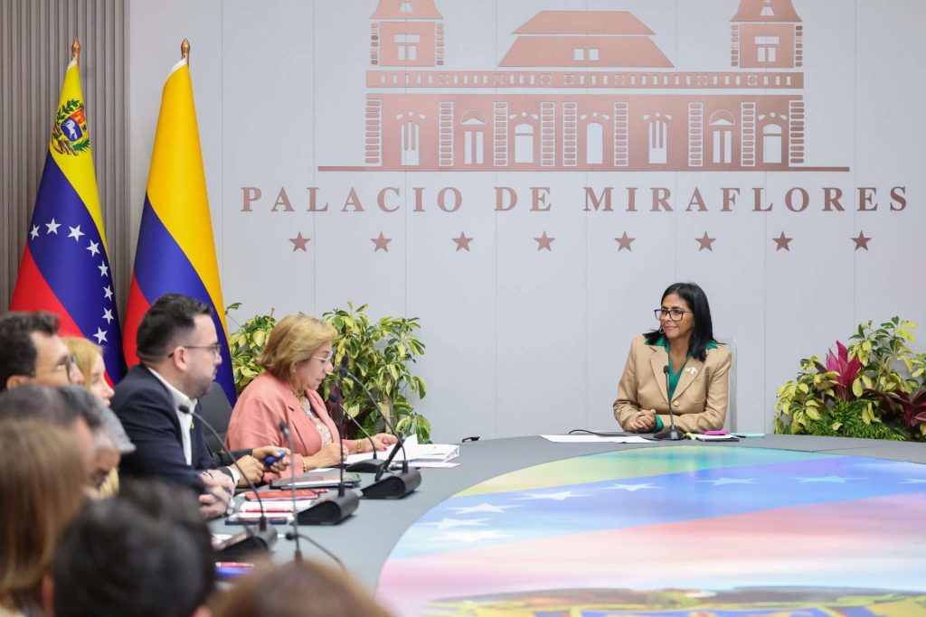 Delcy Rodríguez a Trump: deben cesar las sanciones contra Venezuela