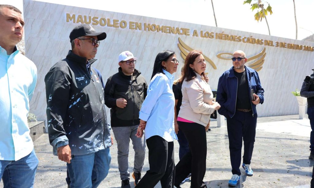 Delcy Rodríguez inaugura monumento a los caídos el 3 de enero
