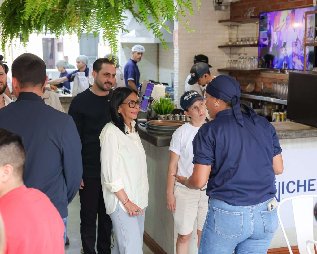 Delcy Rodríguez promueve retorno de migrantes para emprender en el país