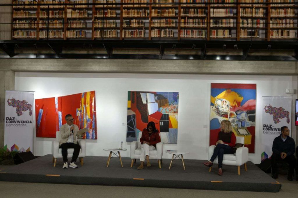 Delcy Rodríguez se reunió con juntas de condominios y asociaciones de vecinos