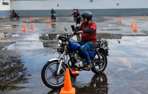 Desde 10 dólares cuestan clases en motoescuelas de Caracas