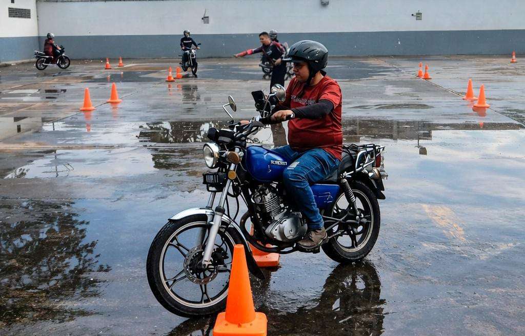 Desde 10 dólares cuestan clases en motoescuelas de Caracas