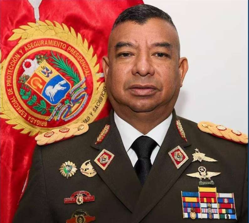 Designan al G/D Henry Navas nuevo comandante de la Guardia de Honor Presidencial