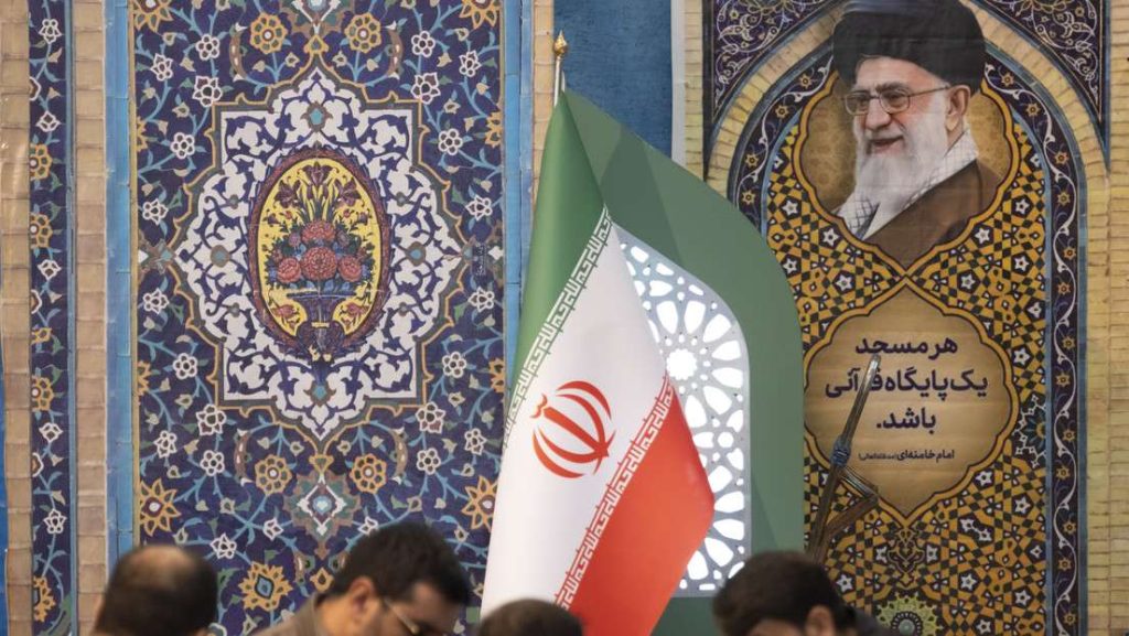 Designan consejo de transición iraní tras fallecimiento del líder Alí Jamenei