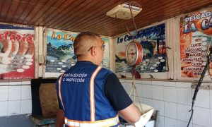 Despliegan fiscalización para garantizar peso exacto en las balanzas