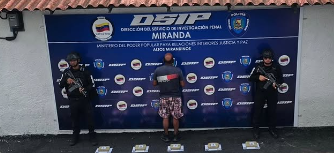 Detuvieron a un hombre que custodiaba 45 panelas de Crispy