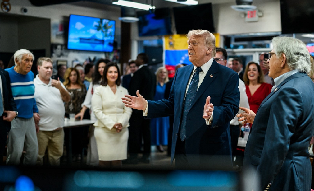 Donald Trump sorprendió a todos en el restaurante El Arepazo ubicado en El Doral