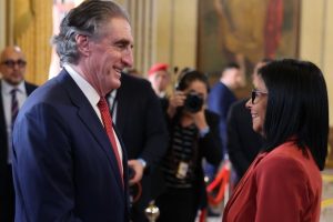 Delcy Rodríguez pide junto Burgum que se acelere la reforma de Ley de Minas