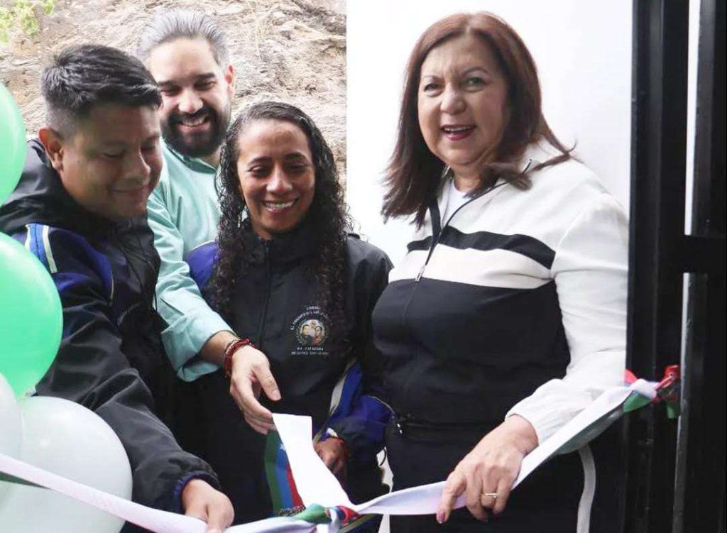 En La Vega entregaron sala de autogobierno a vecinos