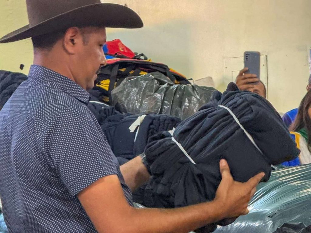 Entregan 18.000 kits escolares en Apure para fortalecer la educación