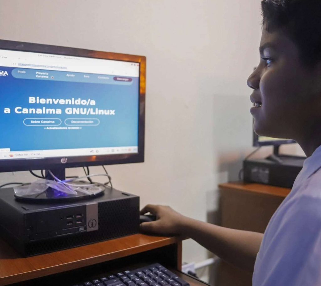 Entregan cinco obras clave en Delta Amacuro