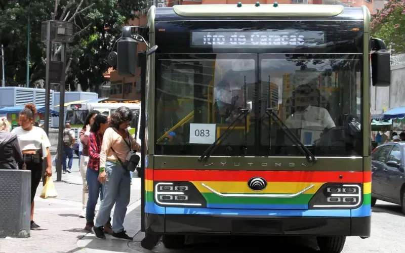Fijan en Bs 80 el pasaje del Metro y Metrobús