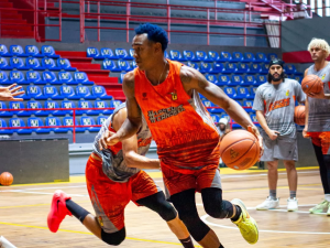 Gaiteros hizo respetar su casa en el debut