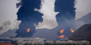 EE.UU. bombardea más de 90 "objetivos militares" en la isla petrolera iraní de Jark