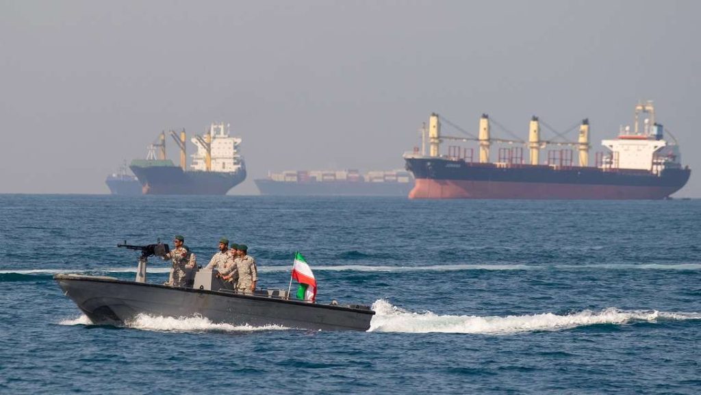 Irán lanza nueva ola de misiles contra Israel y mantiene control del estrecho de Ormuz